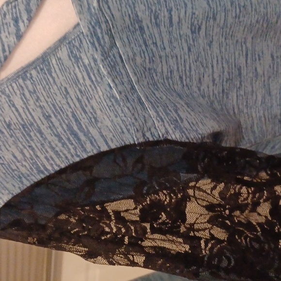 4/$60 Blue Heathered Lace Sleeves Tunic Top - Size 2X (US18) - Picture 2 of 9